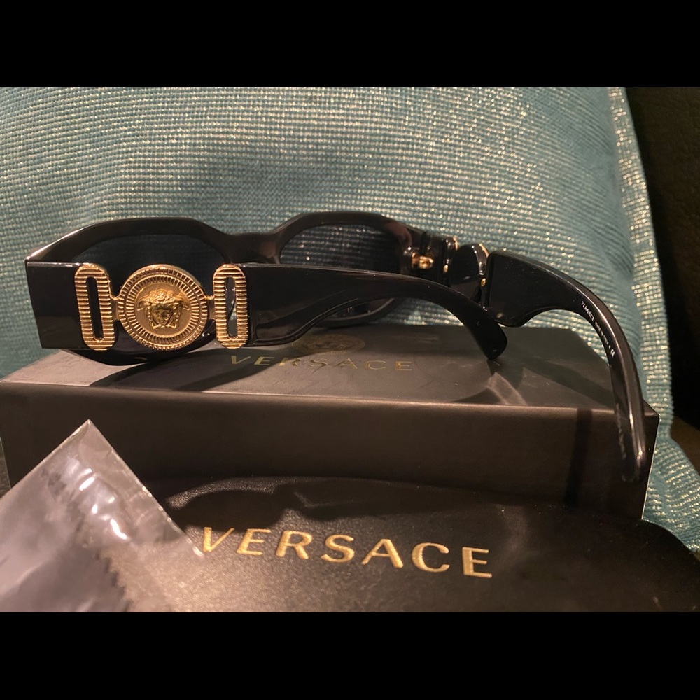 new Versace Sold Out “Biggie” Sunglasses